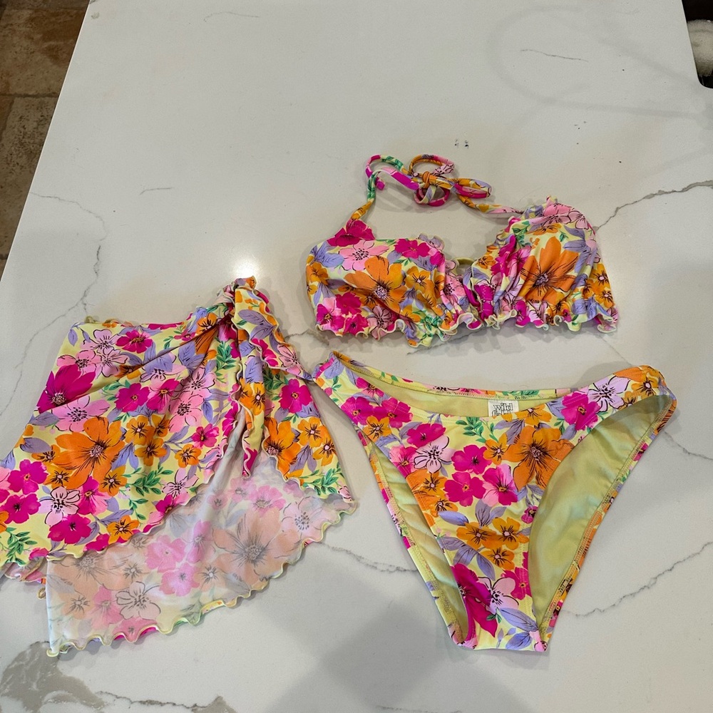 Bikini & sarong